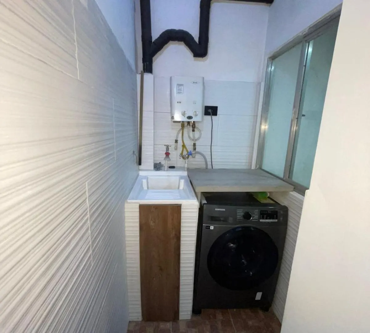 Spacious House Near Hospitals & Universities 메딜린 아파트